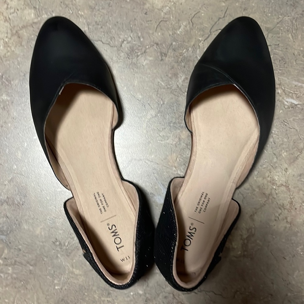 Tom’s dress flats. Size 11. Worn less than 5 times.